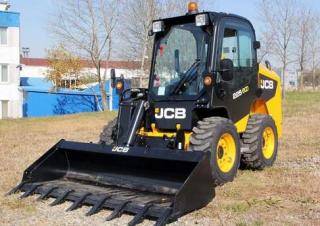 Smykem řízené nakladače JCB 225