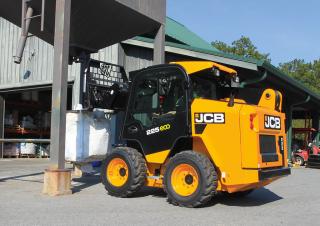 Smykem řízené nakladače JCB 225