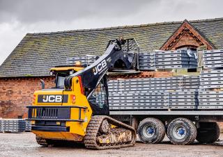 Smykem řízené nakladače JCB 225T