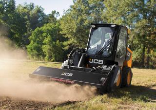 Smykem řízené nakladače JCB 260