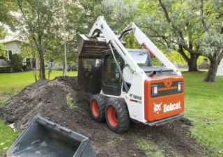 Smykem řízené nakladače Bobcat 450 B