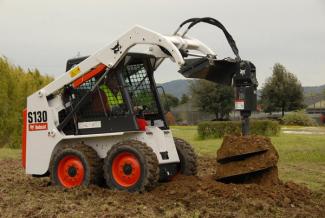 Smykem řízené nakladače Bobcat S 130 ACS