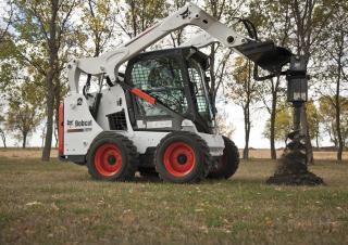 Smykem řízené nakladače Bobcat S570