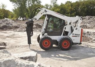 Smykem řízené nakladače Bobcat S570