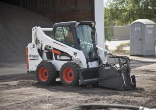 Smykem řízené nakladače Bobcat S570
