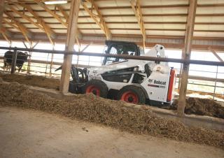Smykem řízené nakladače Bobcat S590
