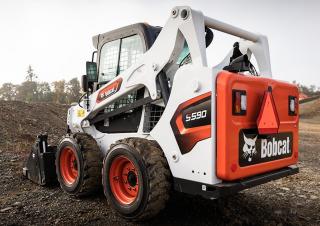 Smykem řízené nakladače Bobcat S590