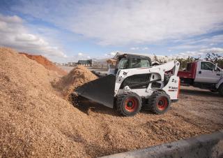 Smykem řízené nakladače Bobcat S770