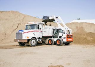 Smykem řízené nakladače Bobcat S850