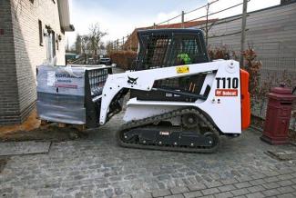 Smykem řízené nakladače Bobcat T110