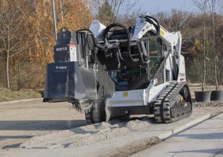 Smykem řízené nakladače Bobcat T590