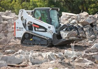 Smykem řízené nakladače Bobcat T590
