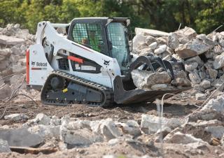 Smykem řízené nakladače Bobcat T590