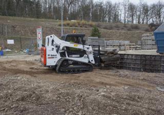 Smykem řízené nakladače Bobcat T590
