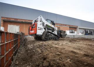 Smykem řízené nakladače Bobcat T590