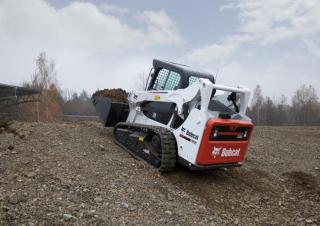 Smykem řízené nakladače Bobcat T590