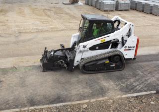 Smykem řízené nakladače Bobcat T590