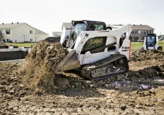 Smykem řízené nakladače Bobcat T870