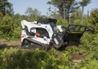 Smykem řízené nakladače Bobcat T870