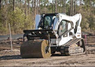 Smykem řízené nakladače Bobcat T870