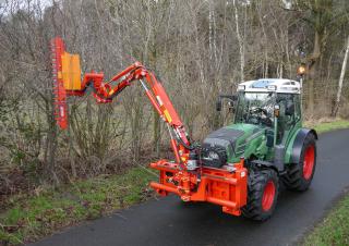 Technika pro letní údržbu Svahové sekačky Dücker DBM 400 TMK 10