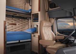 Kamiony Tahače Freightliner Cascadia 113 72 XT Cummins X15