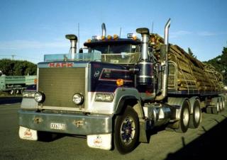 Kamiony Tahače Mack SuperLiner RWL712L CA494 ETAZ673A 4x2