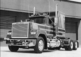 Kamiony Tahače Mack SuperLiner RWL712L CA494 ETAZ673A 4x2
