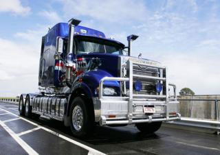 Kamiony Tahače Mack TITAN Day Cab MP10 8x4