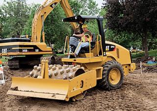 Válce Tahačové válce Caterpillar CP44B