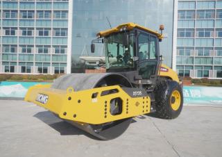 Válce Tahačové válce XCMG XS135 