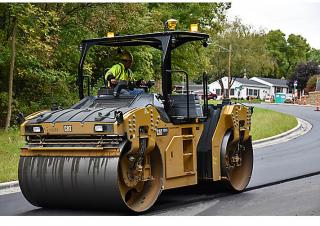 Válce Tandemové vibrační válce Caterpillar CB15