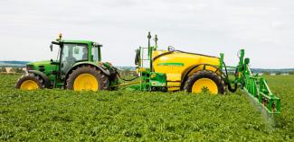 Tažené postřikovače John Deere 732