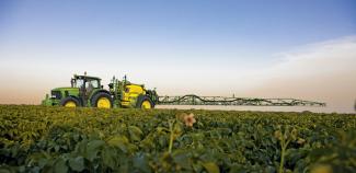 Tažené postřikovače John Deere 840 i TF