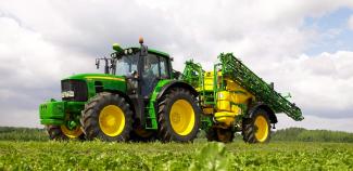 Tažené postřikovače John Deere 840 i TF