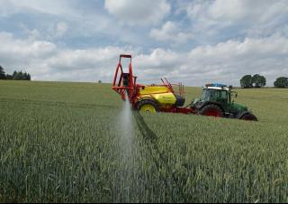 Tažené postřikovače Kverneland Ikarus S38