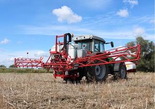 Tažené postřikovače Unia Lux 612  