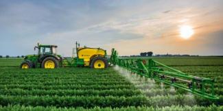 Tažené postřikovače John Deere M732