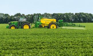 Tažené postřikovače John Deere M 962 i
