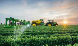 Tažené postřikovače John Deere M 962 i