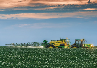 Tažené postřikovače John Deere M952i