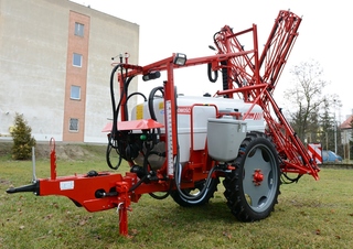 Tažené postřikovače Unia Pilmet 2518 