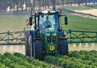 Tažené postřikovače John Deere R732i