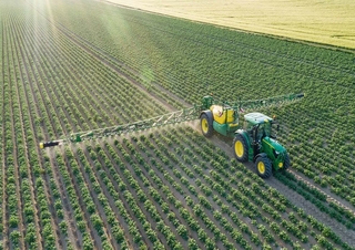 Tažené postřikovače John Deere R732i