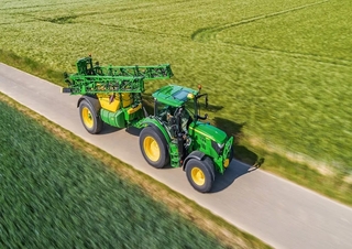 Tažené postřikovače John Deere R732i
