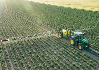 Tažené postřikovače John Deere R732i