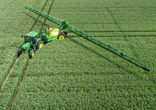 Tažené postřikovače John Deere R944i