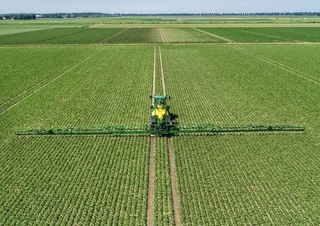 Tažené postřikovače John Deere R944i