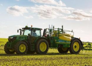 Tažené postřikovače John Deere R952i
