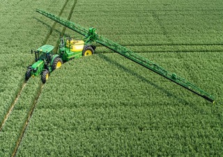 Tažené postřikovače John Deere R975i